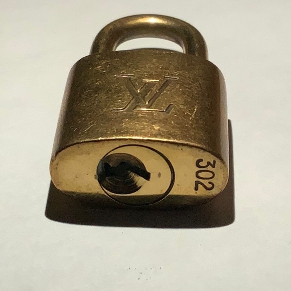 Vintage Louis Vuitton Brass ‘302’ Padlock in Goldtone with Goldtone Key [|] - Picture 6 of 6